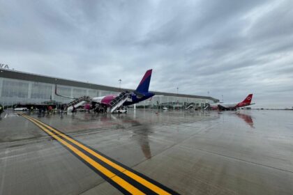 Avion pe Aeroportul Internațional Craiova, de unde pleacă zboruri directe spre orașe din Europa