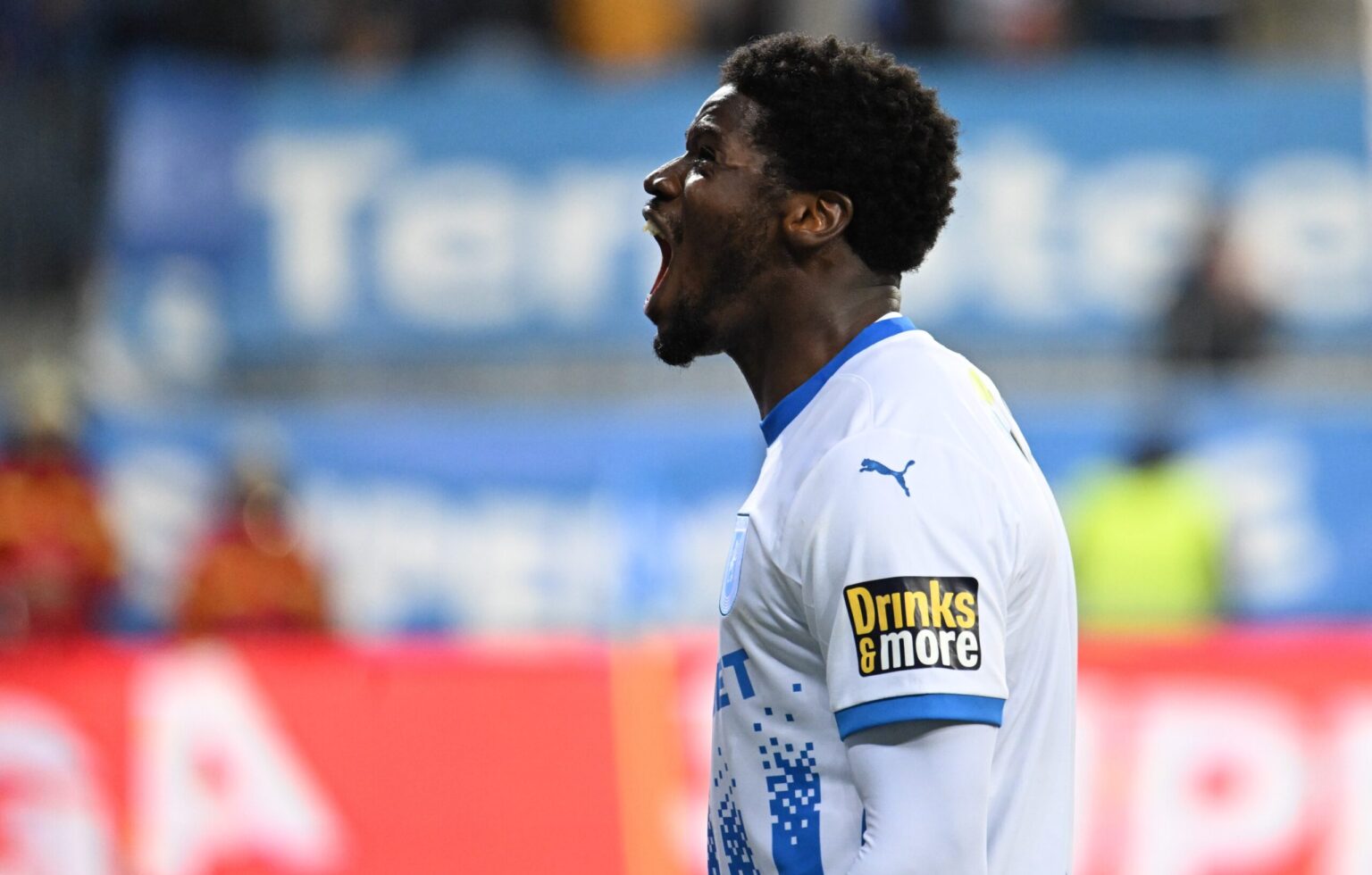 Steven Nsimba și Aymen Boutoutaou, vizați de un posibil schimb între Universitatea Craiova și FCSB