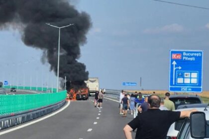 Autoturism în flăcări după un accident pe DEx12, la kilometrul 114, pe sensul Craiova–București