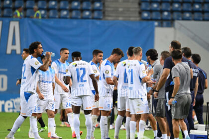 Cadru de arhivă dintr-un duel dintre Universitatea Craiova și Corvinul Hunedoara, înaintea confruntării directe din SuperLiga.Cadru de arhivă dintr-un duel dintre Universitatea Craiova și Corvinul Hunedoara, înaintea confruntării directe din SuperLiga.