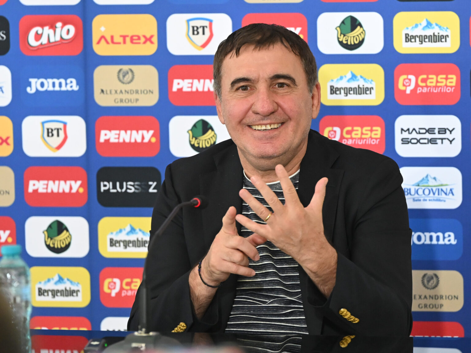 Gică Hagi a ales 7 alb-albaștri pentru lotul preliminar extins al României. De ce puteau fi 8 și cine lipsește!