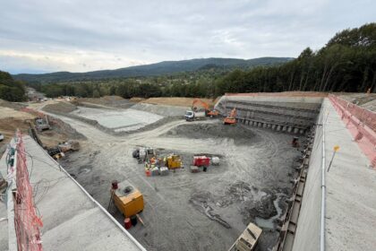 Platforma de lansare a utilajului TBM pentru Tunelul Poiana de pe Autostrada Sibiu–Pitești