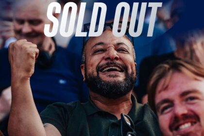 Suporteri Millwall în tribunele stadionului The Den din Londra