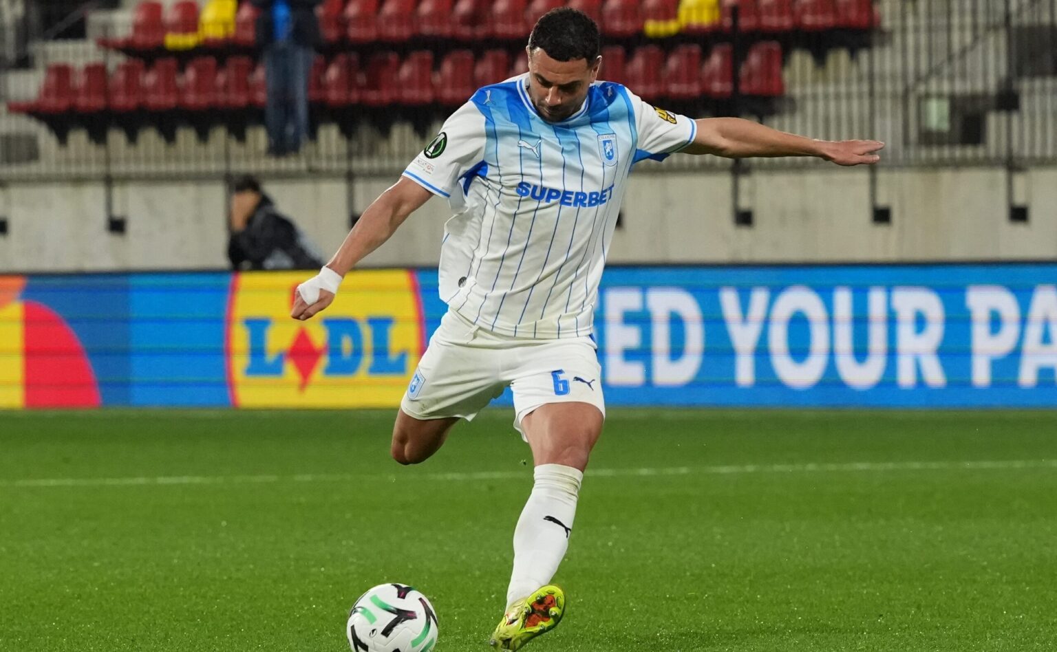 `Se pregătește transferul lui Vlad Screciu. Din ce campionat a apărut interesul pentru fundașul Universității Craiova!